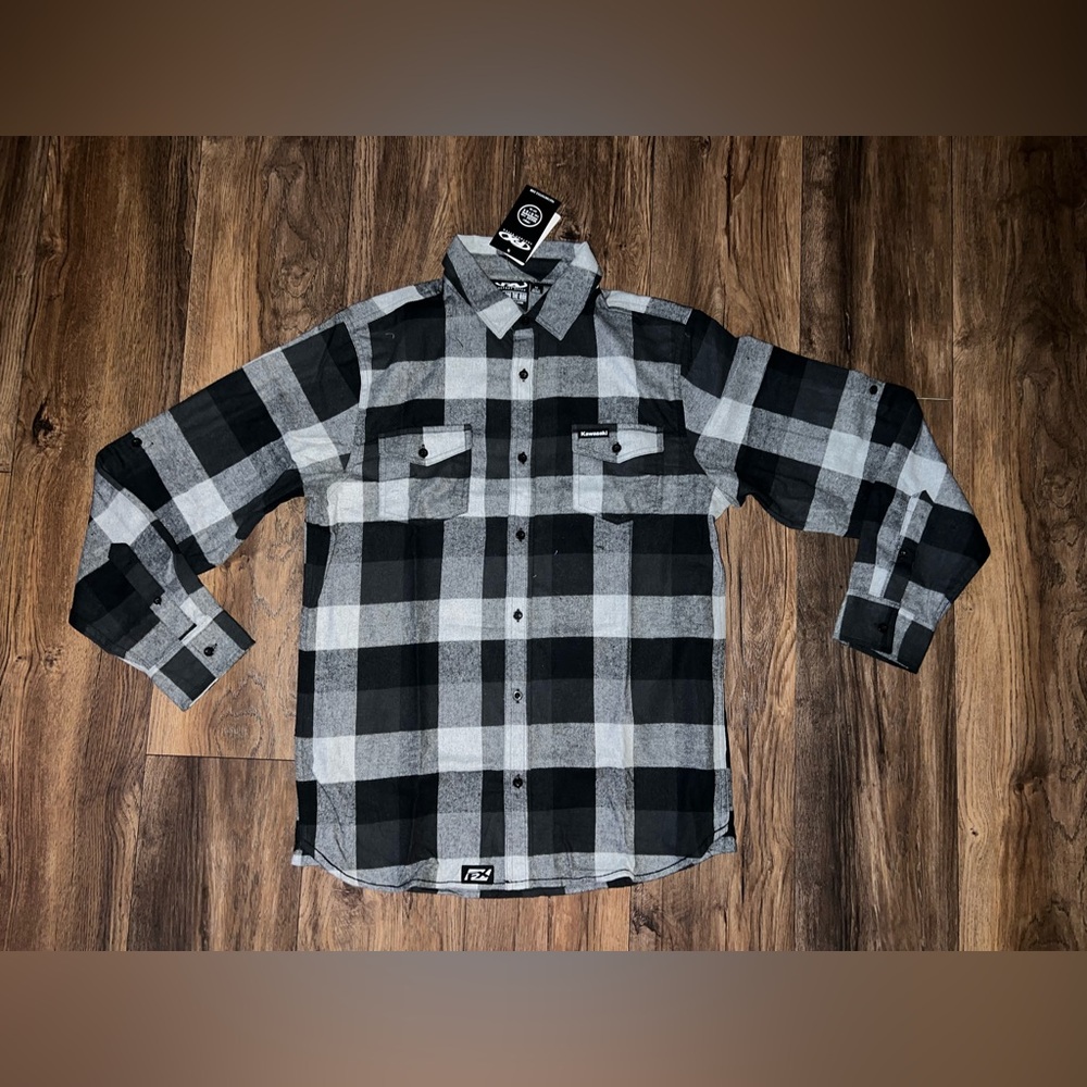 NWT Men’s Kawasaki Flannel Button Down Shirt. Size M and XL.
